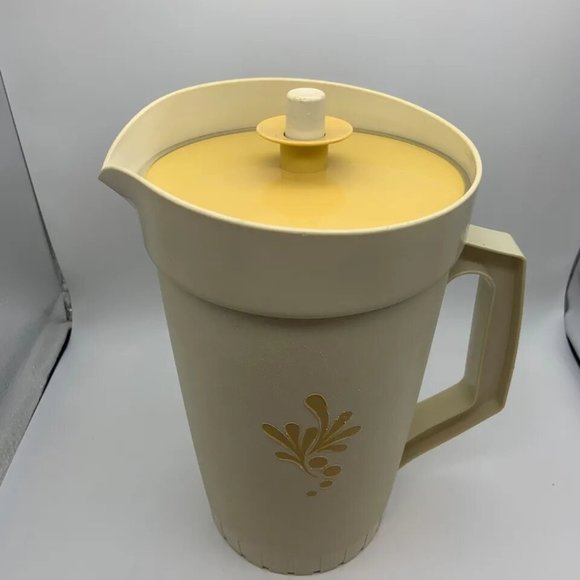 Vintage 1970s Tupperware Almond Harvest 1 Quart Retro Beverage Pitcher - Picture 4 of 16
